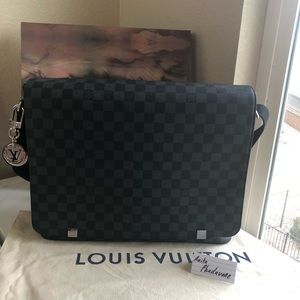 !!!SOLD!!! Louis Vuitton District messenger bag